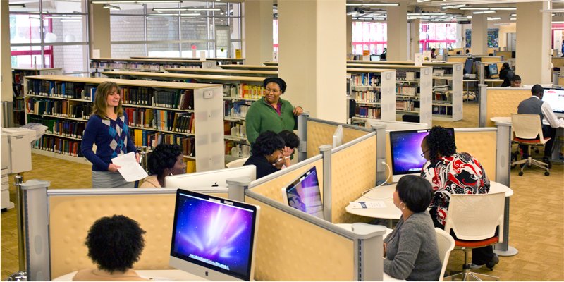 E-Learning Technologies staff teach thier colleauges the iMac basics.